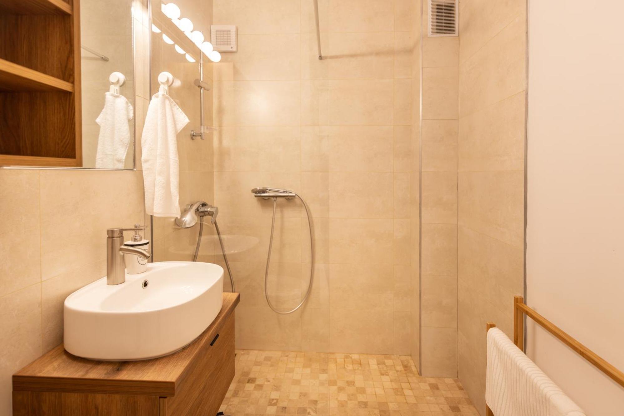 Appartamento 3br, 2 Bath - Ideal For Families Groups Bucarest